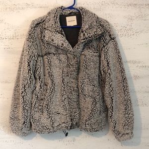 Thread and supply Sherpa button down jacket.  Black and white.  Size M